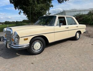 Mercedes-Benz 280SE  4.5  with airco and sunroof